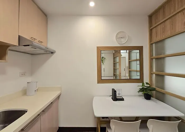 Citispace 1br Condotel At Ridgewood Towers Near Bgc Airport #rw13a