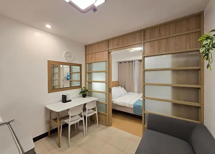 Citispace 1br Condotel At Ridgewood Towers Near Bgc Airport #rw13a